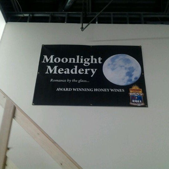 5/11/2012 tarihinde Shannon H.ziyaretçi tarafından Moonlight Meadery'de çekilen fotoğraf