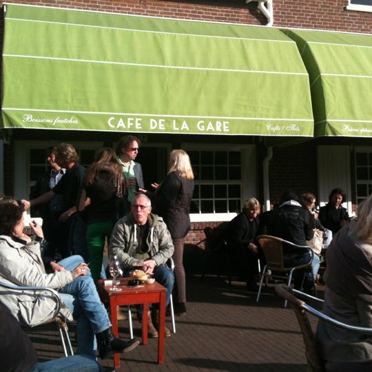 Photo taken at Café De La Gare by DutchCraftBeer on 5/12/2012