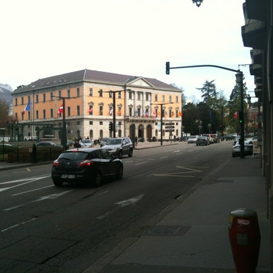 รูปภาพถ่ายที่ Hôtel de Ville d&#39;Annecy โดย Stéphanois-Forever เมื่อ 4/9/2012