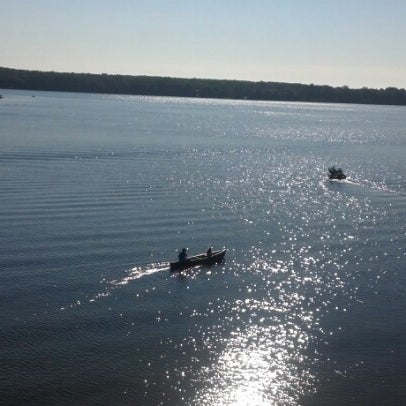 Das Foto wurde bei Madden&#39;s On Gull Lake von Sarah E. am 8/26/2012 aufgenommen