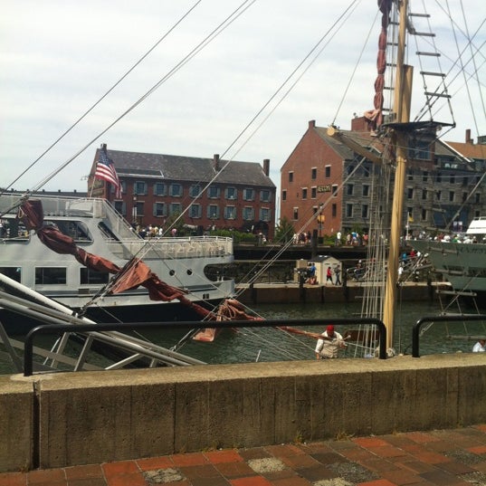 รูปภาพถ่ายที่ The Landing at Long Wharf โดย Dottie H. เมื่อ 6/30/2012