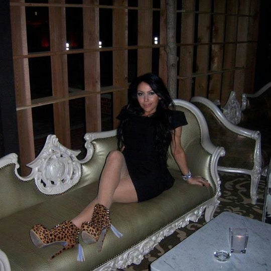 Photo taken at Osso Restaurant and Lounge by Mann C. on 4/26/2012