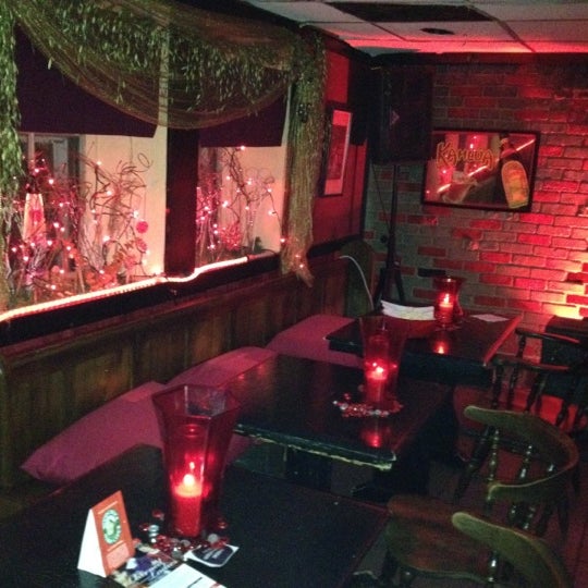 Foto scattata a Rumpy&#39;s Tavern da Georgetown Bagelry il 3/22/2012