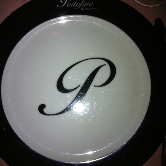 รูปภาพถ่ายที่ The Portofino Restaurant โดย Tricia F. เมื่อ 10/14/2011