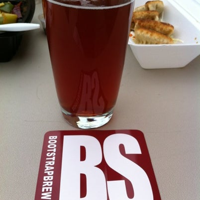 7/18/2012 tarihinde Cynziyaretçi tarafından Bootstrap Brewing'de çekilen fotoğraf