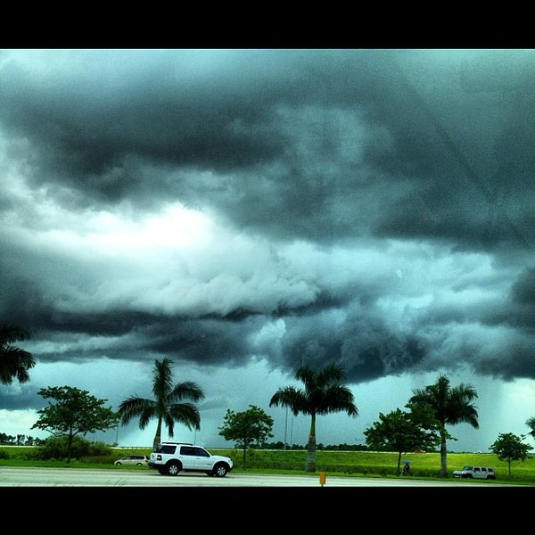 Foto scattata a Gulf Coast Town Center da Brian il 8/6/2012
