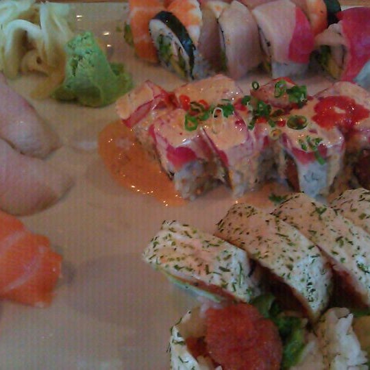 Снимок сделан в Sushi Brokers пользователем Andrew B. 8/25/2011