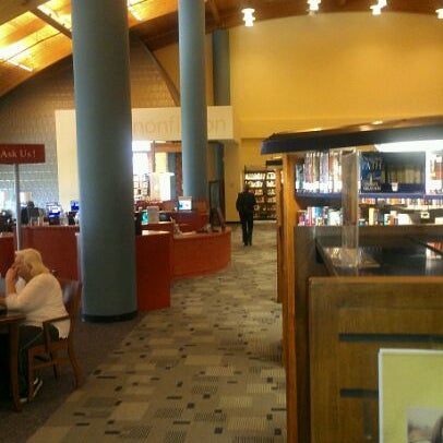 Foto tirada no(a) Frisco Public Library por Brad R. em 4/2/2012