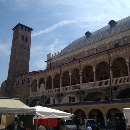 รูปภาพถ่ายที่ Palazzo della Ragione โดย Mister R. เมื่อ 8/25/2012