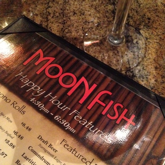 Foto tomada en MoonFish  por Michelle B. el 6/2/2012
