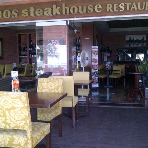Foto tirada no(a) Panos Steak House por Evija K. em 8/31/2012