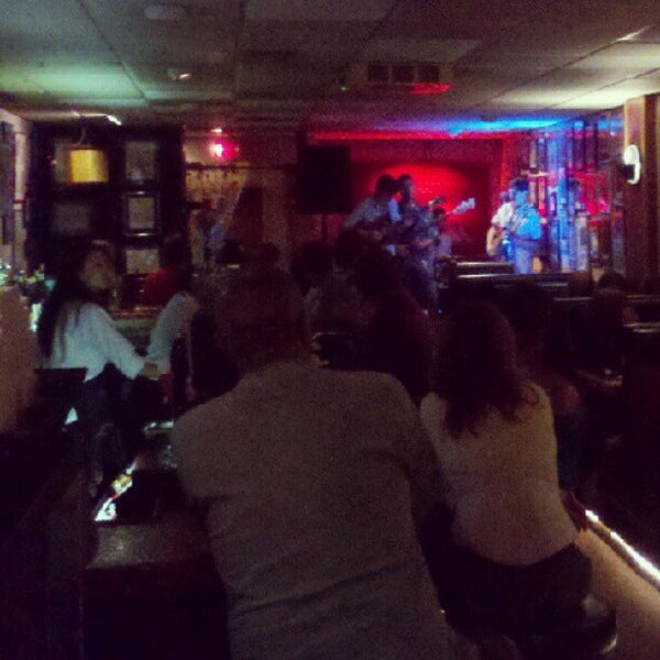 Foto diambil di Franco&#39;s Lounge Restaurant &amp; Music Club oleh Patrick P. pada 8/23/2012