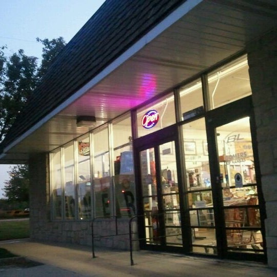 Photos at Gomer's Liquor Store 9 tips from 647 visitors