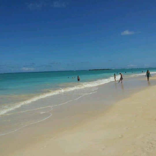 Photos at Kailua Beach (Flagpoles) kailua 5 tips