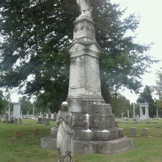 9/14/2011にÐåvïd E.がMount Olivet Funeral Home &amp; Cemeteryで撮った写真