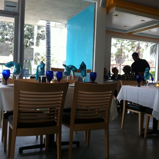Photo taken at Turquoise Cafe by nanotim on 4/8/2011