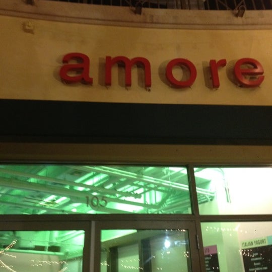 Photo taken at Amore Juice &amp; Gelato by Fred S. on 5/13/2012