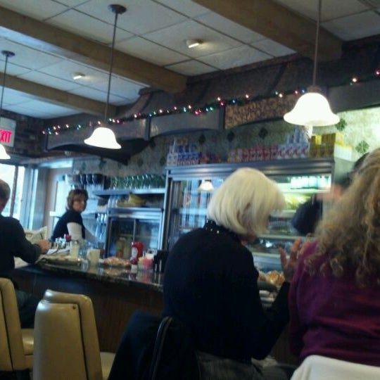 Photo taken at Sherwood Diner by Raven on 12/31/2011