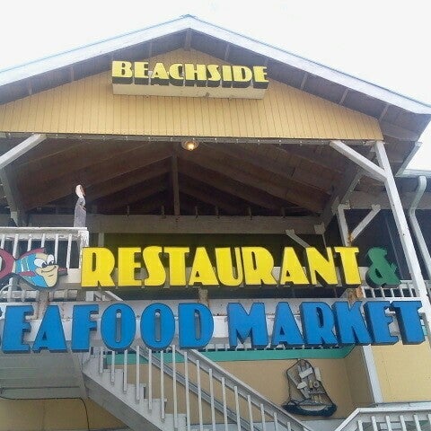 Снимок сделан в Beachside Seafood Restaurant &amp; Market пользователем Will B. 7/19/2012
