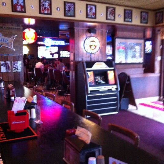8/1/2011にCarden L.がTomahawk Sports Bar &amp; Grillで撮った写真