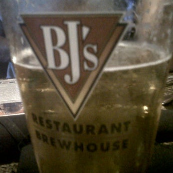Photo taken at BJ&#39;s Restaurant &amp; Brewhouse by B.j. H. on 8/1/2011