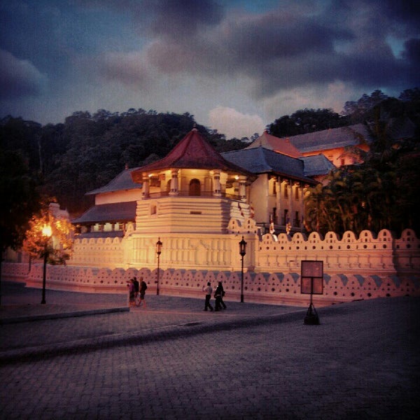 Храм зуба будды