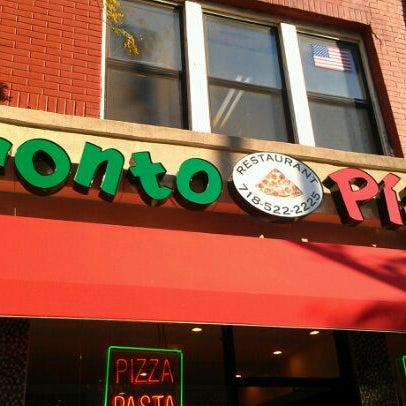 Photo prise au Pronto Pizza par Alexandria C. le11/1/2011