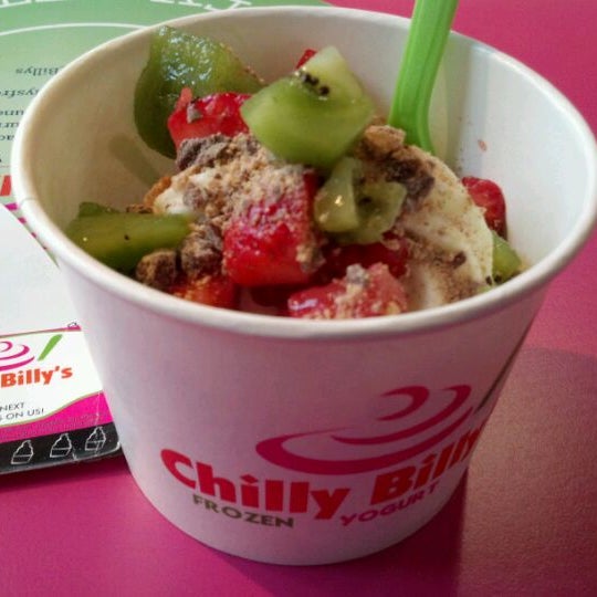 Foto diambil di Chilly Billy&#39;s Frozen Yogurt oleh Timmy J. pada 9/12/2011