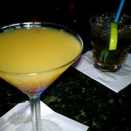 Снимок сделан в Bleu Martini пользователем Cynthia P. 12/24/2011