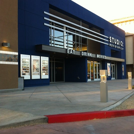 Foto tirada no(a) Studio Movie Grill Scottsdale por Georgie M. em 11/14/2011