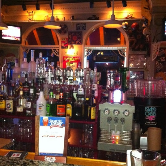 Foto diambil di Pickles Grill &amp; Bar oleh Jason M. pada 8/14/2011
