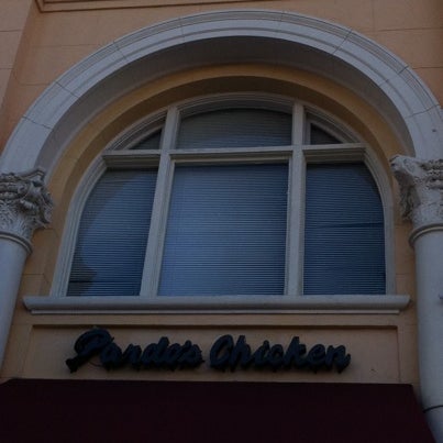1/16/2011に305-NO-FAULTがPardos Chicken Miamiで撮った写真