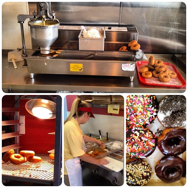 8/12/2012 tarihinde Jen R.ziyaretçi tarafından Duck Donuts'de çekilen fotoğraf