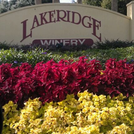 Foto tirada no(a) Lakeridge Winery &amp; Vineyards por Kerri R. em 12/9/2011