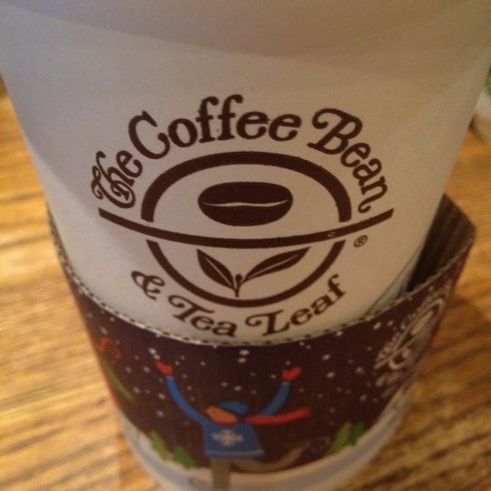 Foto tirada no(a) The Coffee Bean &amp; Tea Leaf por Ben Q. em 11/20/2011