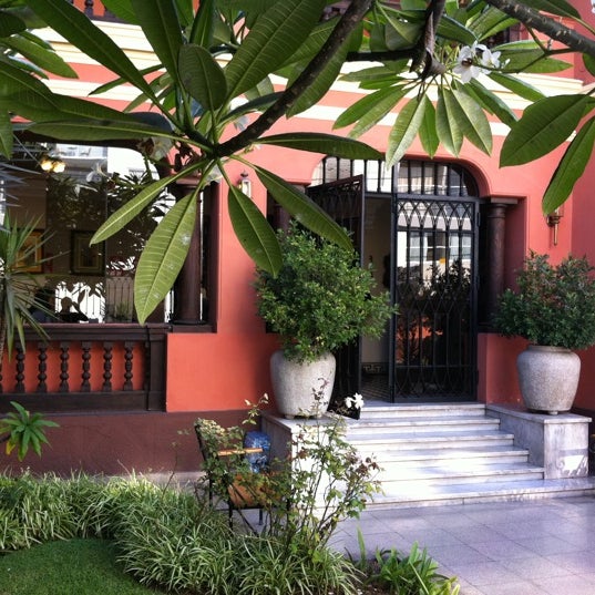 Foto diambil di Antigua Miraflores Hotel Lima oleh Me mudé de cuenta: A. pada 4/16/2011