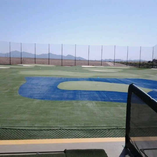 Foto tirada no(a) Valley Golf Center por Josh P. em 3/9/2012