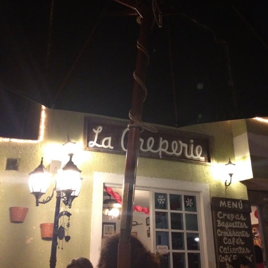 2/19/2012 tarihinde Emigdio C.ziyaretçi tarafından La Creperie'de çekilen fotoğraf