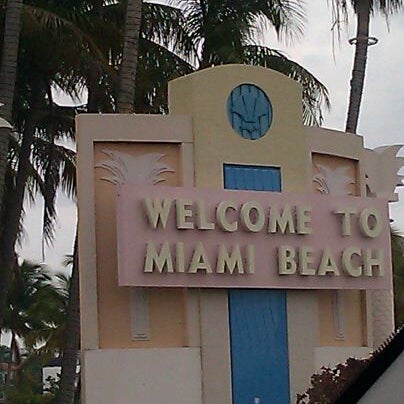 Welcome To Miami Beach Sign Christmas 2022 Welcome To Miami Beach Sign - Miami Beach, Fl
