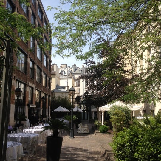 Das Foto wurde bei Hôtel Les Jardins du Marais von Eduardo M. am 5/31/2012 aufgenommen
