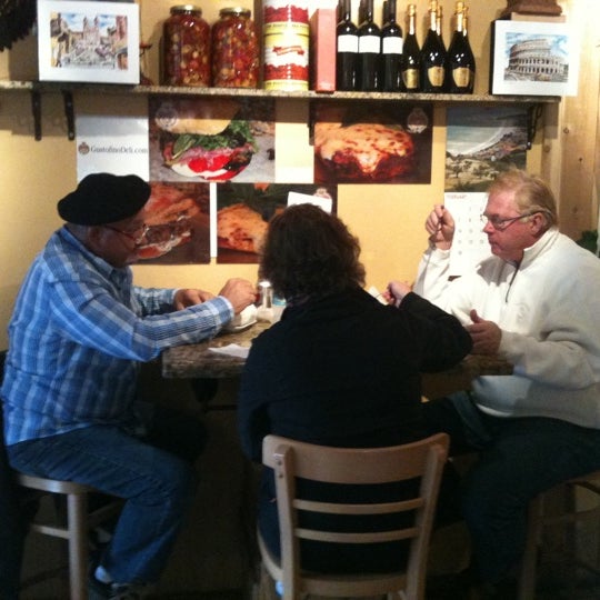 2/12/2011에 Rob V. B.님이 Gusto Fino Italian Deli Cafe에서 찍은 사진