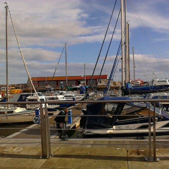 รูปภาพถ่ายที่ The Old Boatyard โดย Bruce S. เมื่อ 9/2/2012