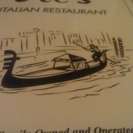 Снимок сделан в Vic&#39;s Italian Restaurant пользователем Michelle S. 7/6/2012