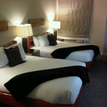 Foto diambil di Adara Hotel oleh R pada 12/29/2011