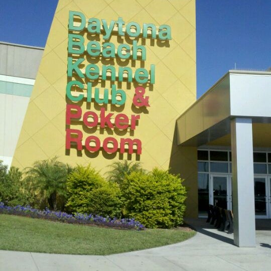 Photo taken at Daytona Beach Kennel Club and Poker Room by Diandra A. on 11/30/2011