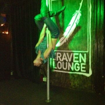 1/26/2012 tarihinde Christina G.ziyaretçi tarafından Raven Lounge'de çekilen fotoğraf