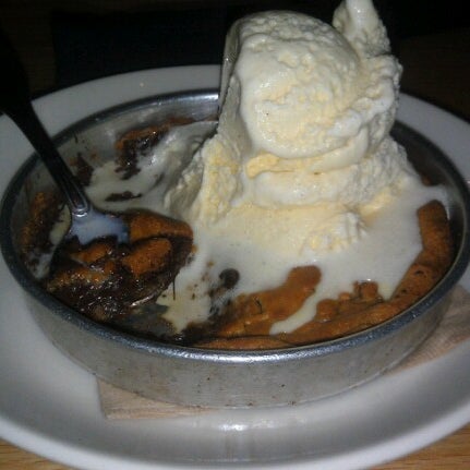 Photo taken at BJ&#39;s Restaurant &amp; Brewhouse by Justeen B. on 8/13/2012
