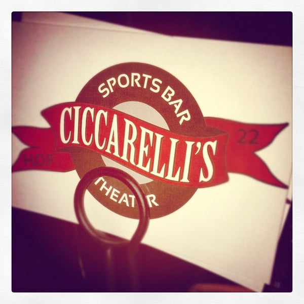 Снимок сделан в Ciccarelli&#39;s Sports Bar Theater пользователем Brian M. 3/25/2012
