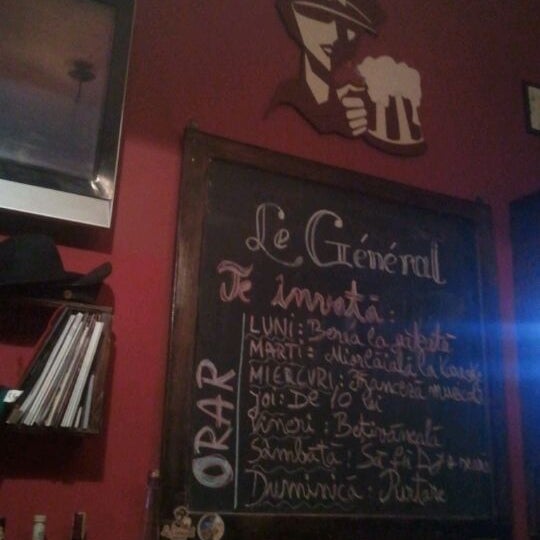 Снимок сделан в Le Général Café-Pub пользователем Marius P. 11/18/2011
