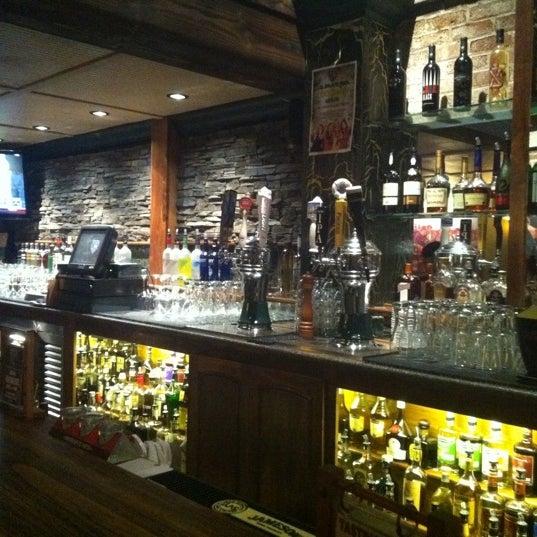 Photo taken at Hennessey&#39;s Tavern by Bill S. on 8/8/2011